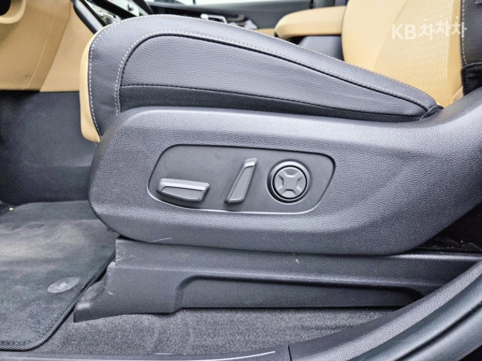 Kia Carnival 4th generationG3.5 GDI 9-seater Signature - 11