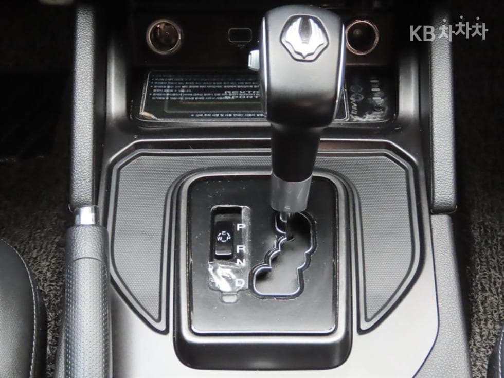 КейДжи Мобилити Rexton Sports Khan2.2 Дизел Динамик5링크 4x4 Динамик 에디션 - 14
