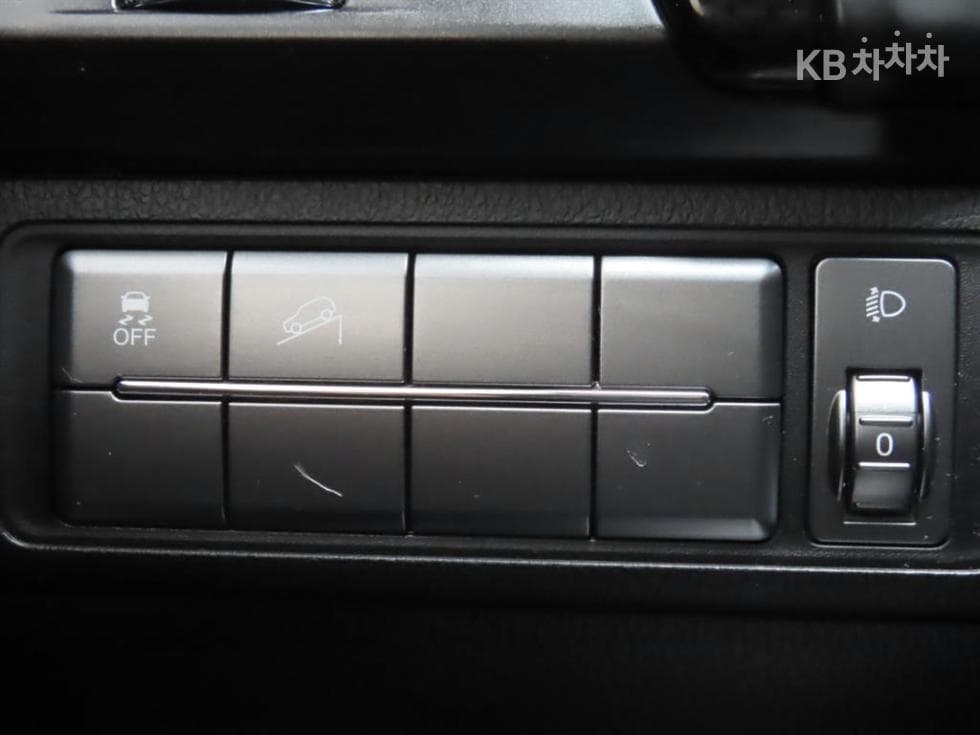 КейДжи Мобилити Rexton Sports Khan2.2 Дизел Динамик5링크 4x4 Динамик 에디션 - 17