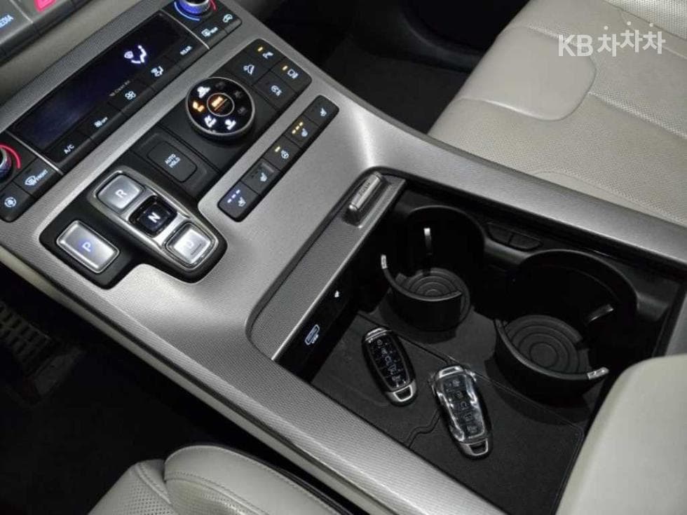 Hyundai Palisade3.8 Gasoline 7-seater (Limousine) AWD Prestige - 13