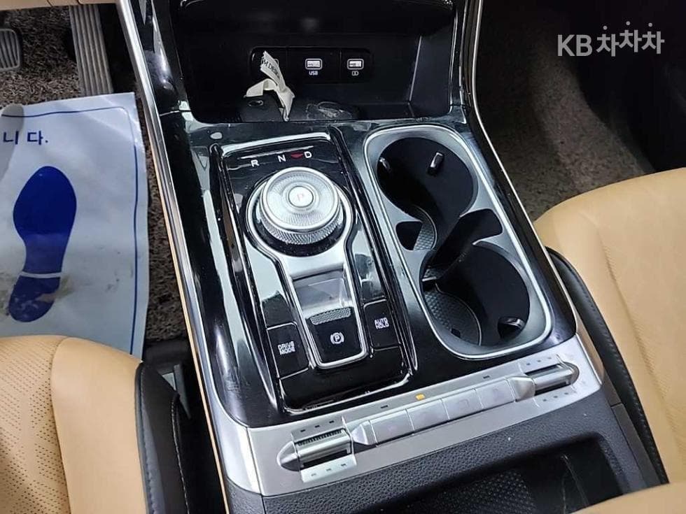 Kia Carnival 4th generationD2.2 9-seater Noblesse - 8