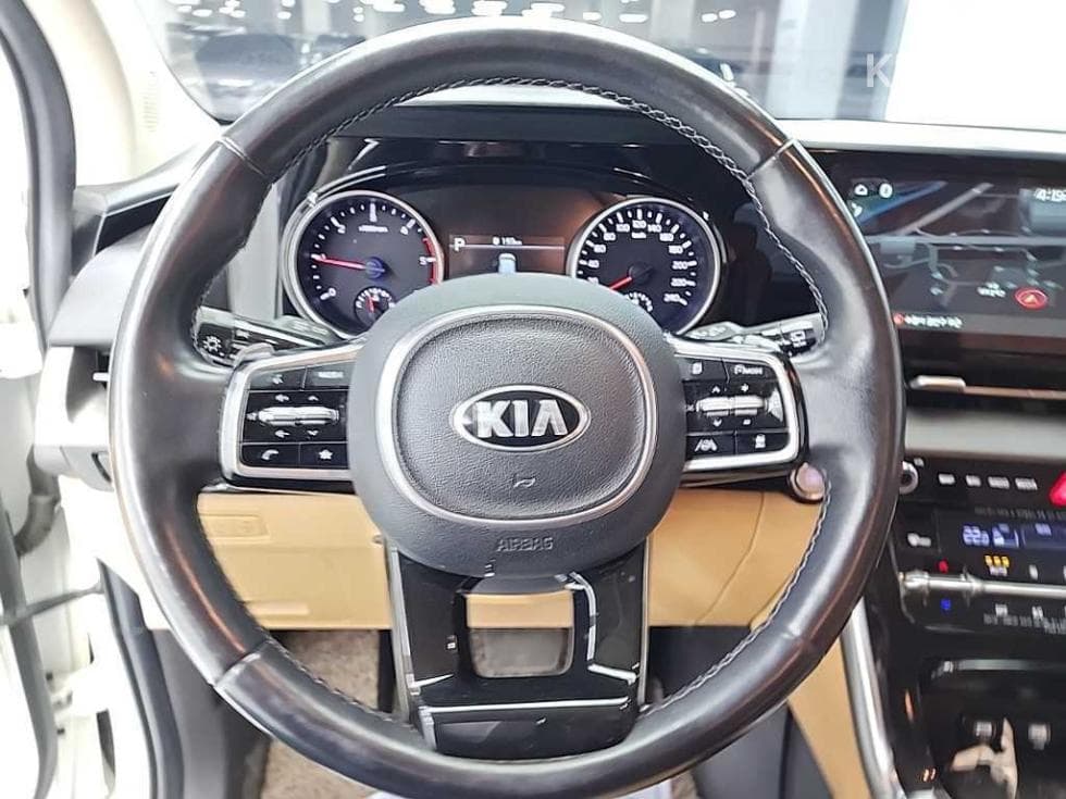 Kia Carnival 4th generationD2.2 9-seater Noblesse - 9