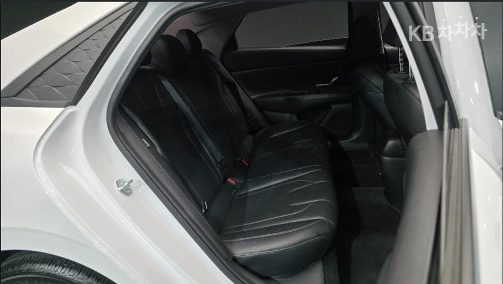 Hyundai The New (facelift) Avante (Elantra) (CN7)1.6 Gasoline Modern - 12