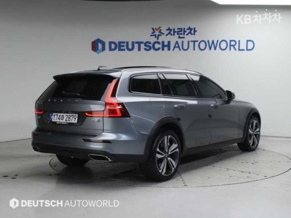 Volvo V60 CC(Второ поколение)B5 AWD Pro - 2