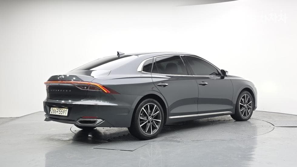 Хюндай The New (фейслифт) Grandeur (Azera)2.5 Le Blanc - 2