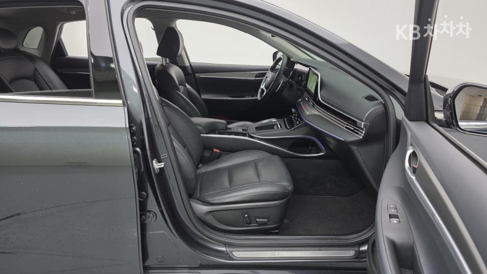 Хюндай The New (фейслифт) Grandeur (Azera)2.5 Le Blanc - 12