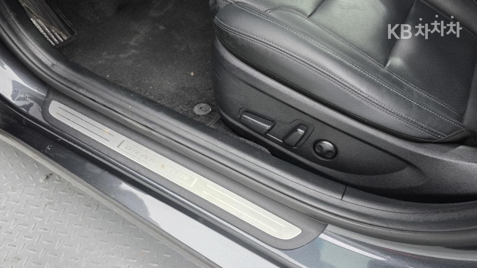 Хюндай The New (фейслифт) Grandeur (Azera)2.5 Le Blanc - 17