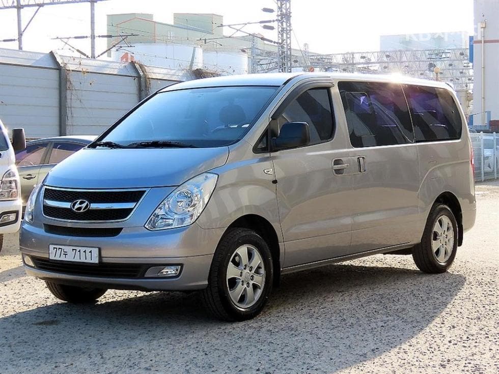 Hyundai Grand Starex 12-seater Wagon CVX 4WD Premium - Image 1