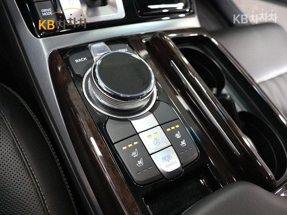 Genesis EQ9003.8 GDI AWD Premium Luxury - 11