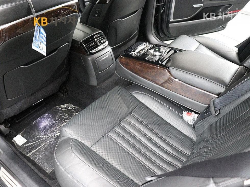 Genesis EQ9003.8 GDI AWD Premium Luxury - 15