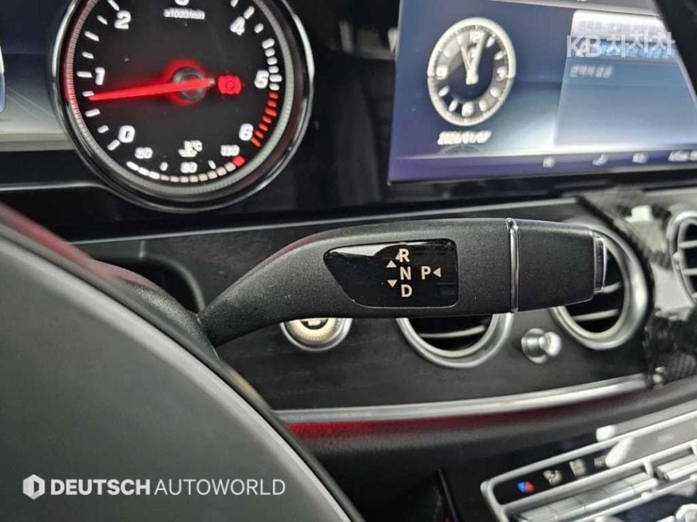 Mercedes-Benz E-Клас (W213)E220d Exclusive - 9