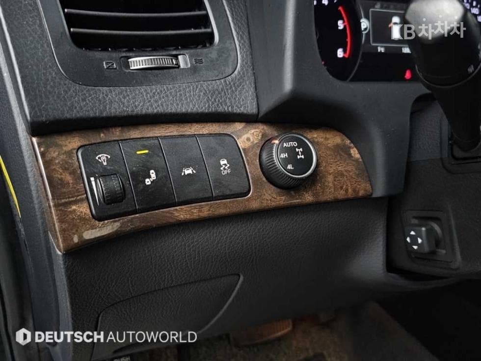 Киа The New (фейслифт) Mohave4x4 President 7-местен (Лимузин) - 17