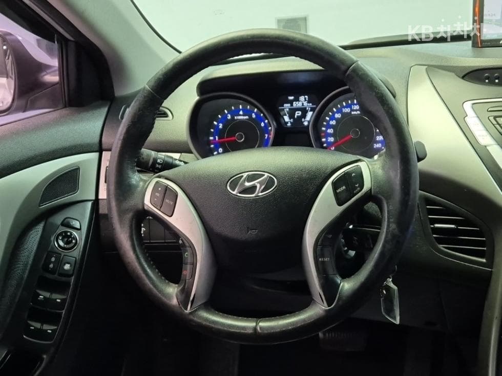 Хюндай Avante (Elantra)MDM16 GDi LUXURY - 9