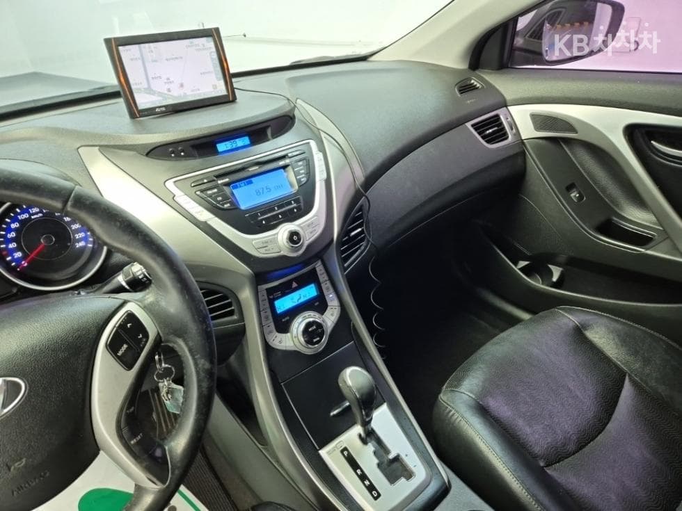 Хюндай Avante (Elantra)MDM16 GDi LUXURY - 10