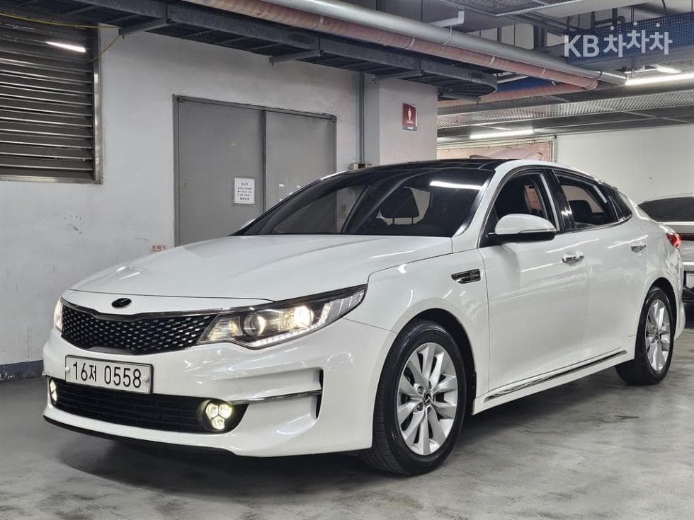 Киа K5 Второ поколение 2.0 Бензин MX Noblesse Специал (специален признак/издание) - Image 1