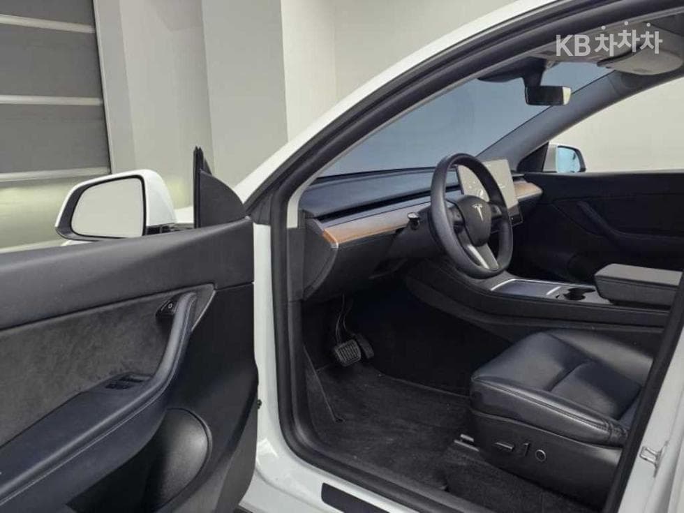 테슬라 Model YStandard Range - 11