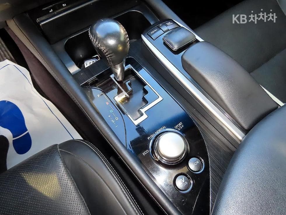 Lexus New GS450h Supreme (High Trim) - 10