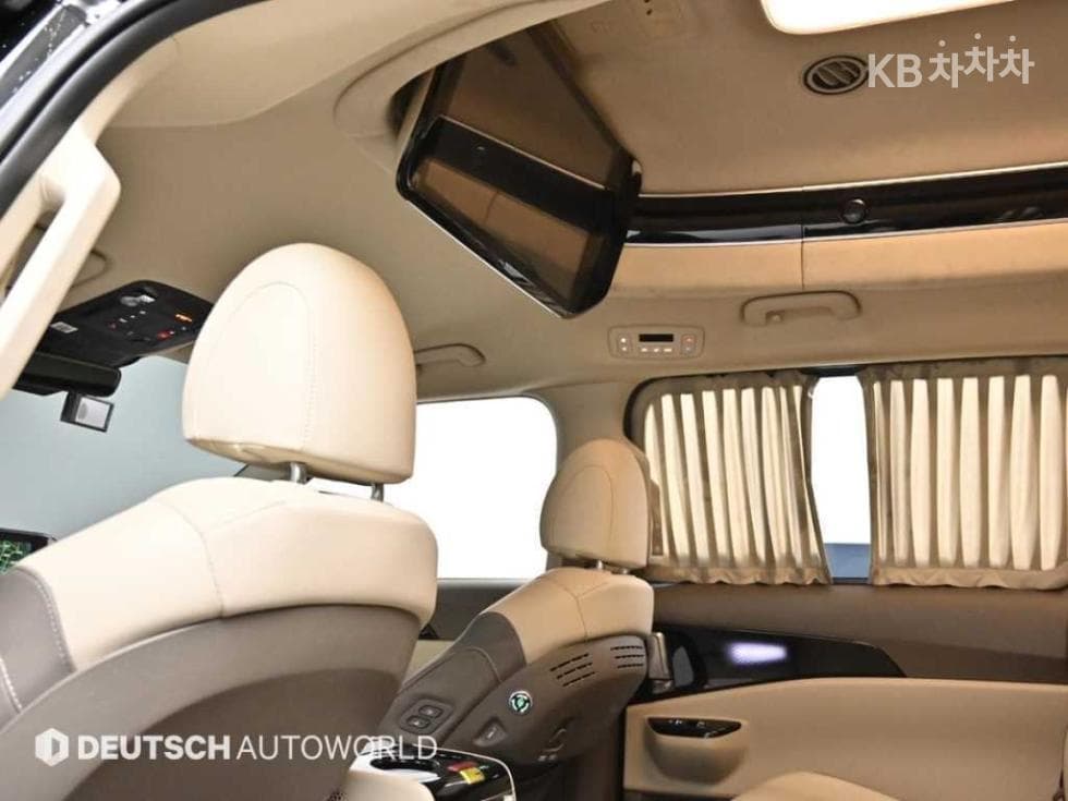 Киа Канивал 4-то поколениеВисок Лимузин (Канивал) D2.2 7-местен (Лимузин) Signature - 10