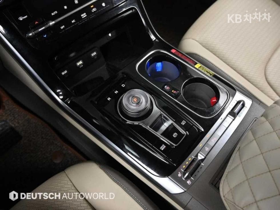 Киа Канивал 4-то поколениеВисок Лимузин (Канивал) D2.2 7-местен (Лимузин) Signature - 18