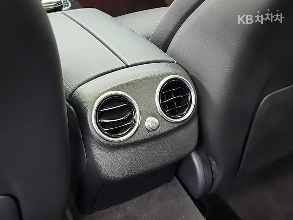 Mercedes-Benz The New (фейслифт) C-КласC200 Avantgarde W205 - 13