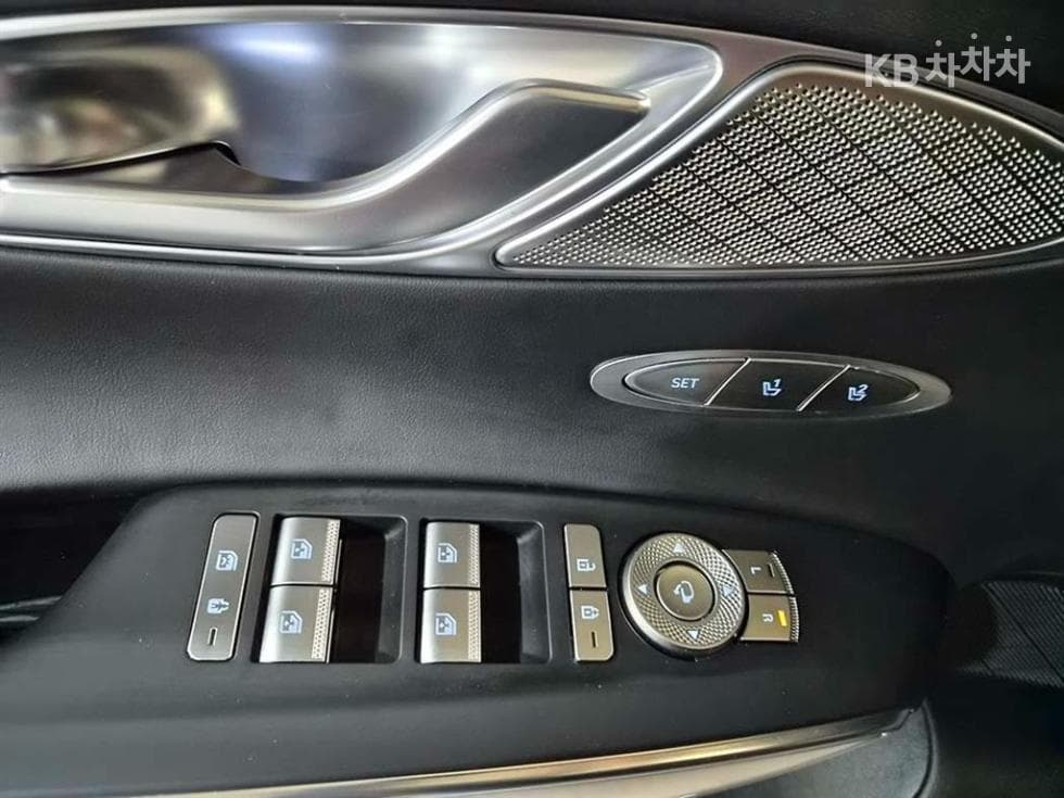Genesis GV70Gasoline 2.5T AWD - 11
