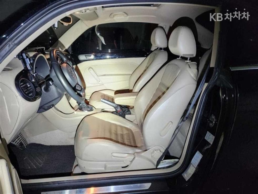 Volkswagen The Beetle2.0 Turbo Diesel Injection Premium 3rd Gen - 5