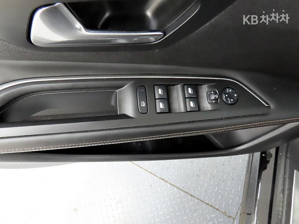 Peugeot 3008 Second generation1.6 BlueHDi Allure - 11