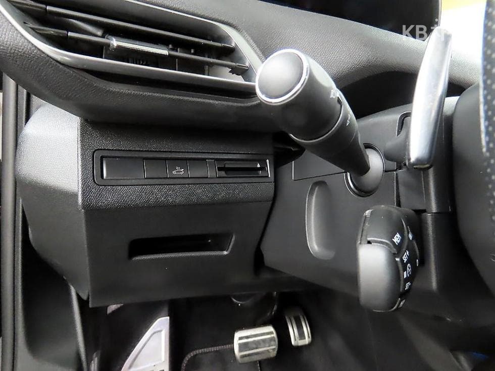 Peugeot 3008 Second generation1.6 BlueHDi Allure - 12