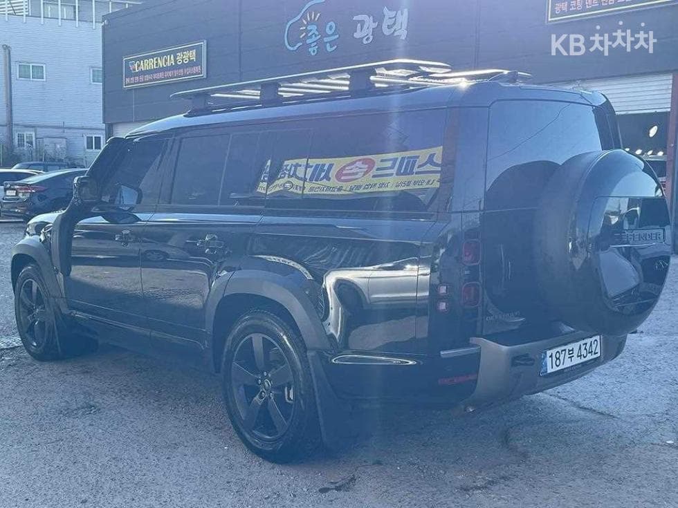 Land Rover 디펜더(L663)130 D300 X-DYN HSE - 3