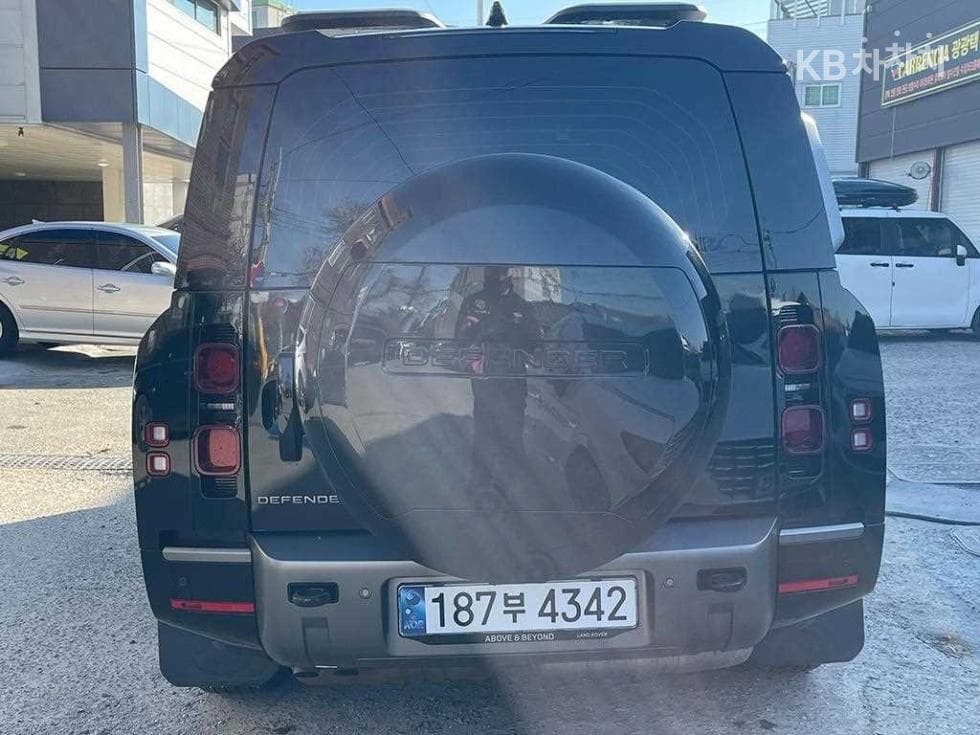 Land Rover 디펜더(L663)130 D300 X-DYN HSE - 4