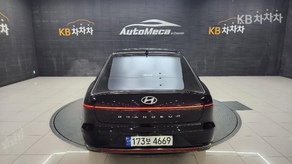 Hyundai The All New Grandeur (Azera)3.5 Gasoline AWD Calligraphy - 3