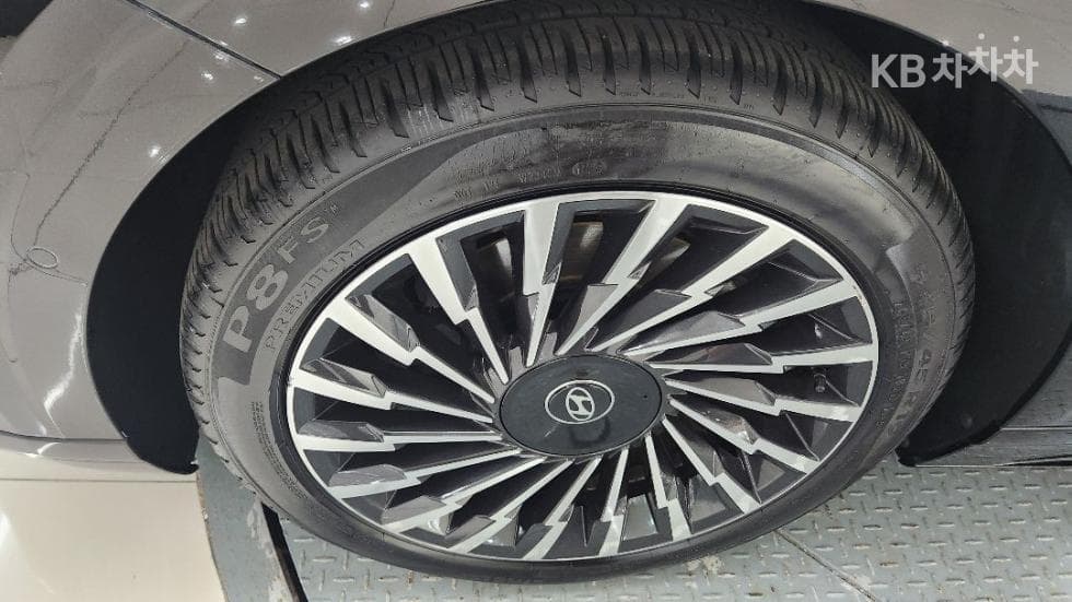 Hyundai The All New Grandeur (Azera)3.5 Gasoline AWD Calligraphy - 19