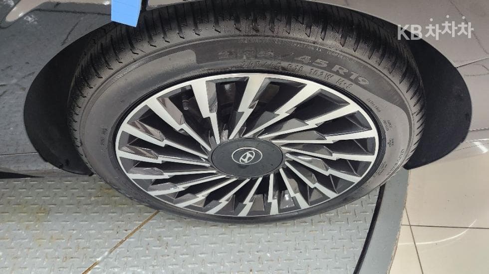 Hyundai The All New Grandeur (Azera)3.5 Gasoline AWD Calligraphy - 18