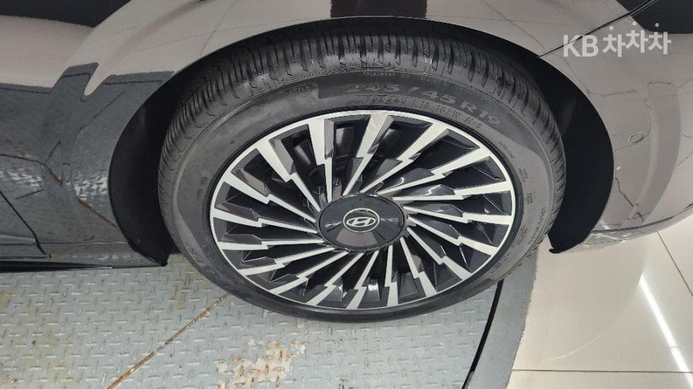 Hyundai The All New Grandeur (Azera)3.5 Gasoline AWD Calligraphy - 20