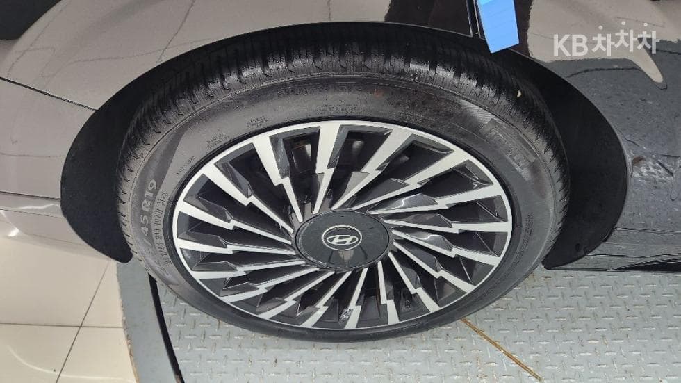 Hyundai The All New Grandeur (Azera)3.5 Gasoline AWD Calligraphy - 21