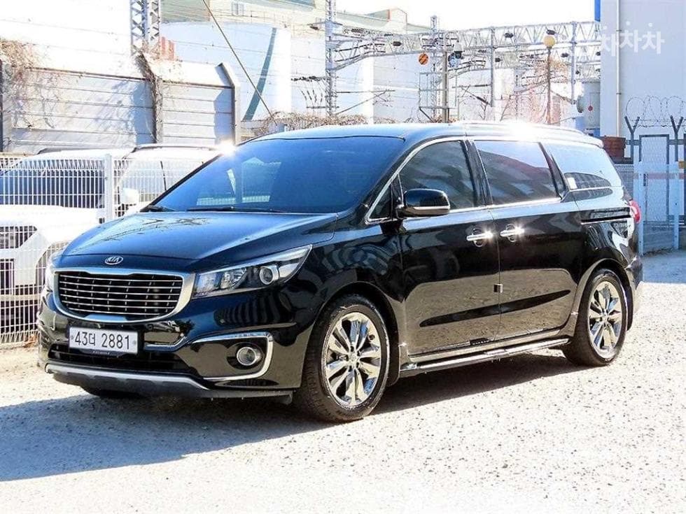 Киа All New Канивал 7-местен (Лимузин) 2.2 Дизел Лимузин VIP - Image 1