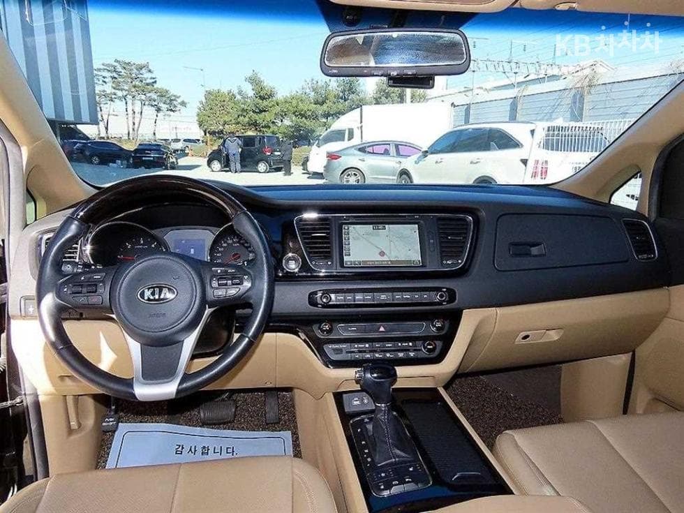 Киа All New Канивал7-местен (Лимузин) 2.2 Дизел Лимузин VIP - 7