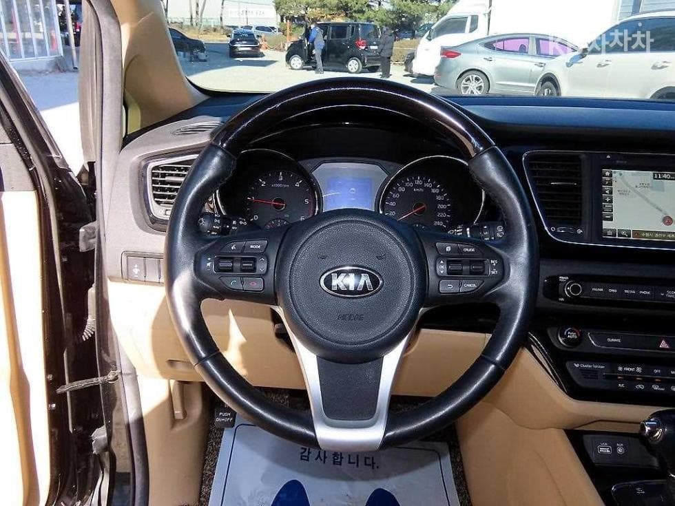 Киа All New Канивал7-местен (Лимузин) 2.2 Дизел Лимузин VIP - 8