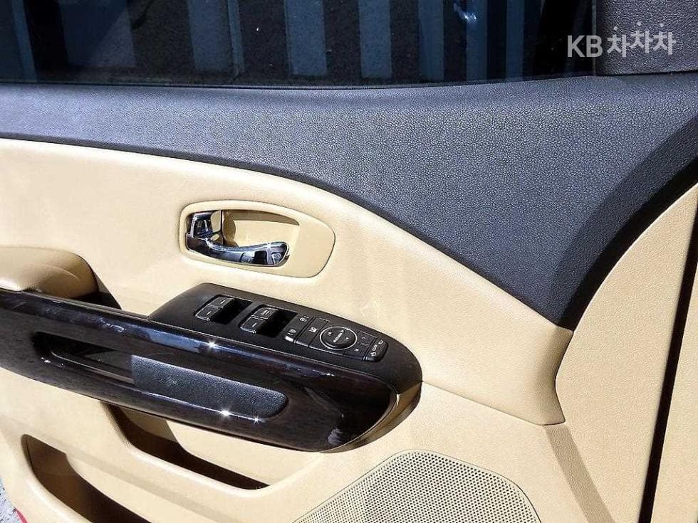 Киа All New Канивал7-местен (Лимузин) 2.2 Дизел Лимузин VIP - 11