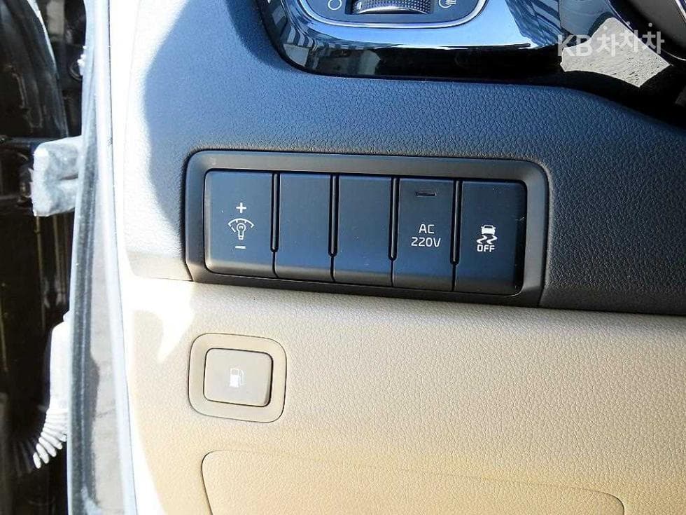 Киа All New Канивал7-местен (Лимузин) 2.2 Дизел Лимузин VIP - 12