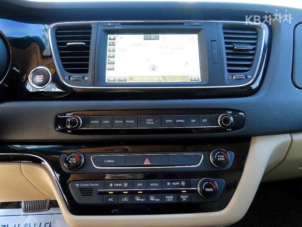 Киа All New Канивал7-местен (Лимузин) 2.2 Дизел Лимузин VIP - 13