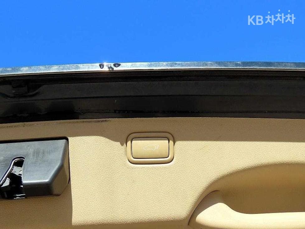 Киа All New Канивал7-местен (Лимузин) 2.2 Дизел Лимузин VIP - 16