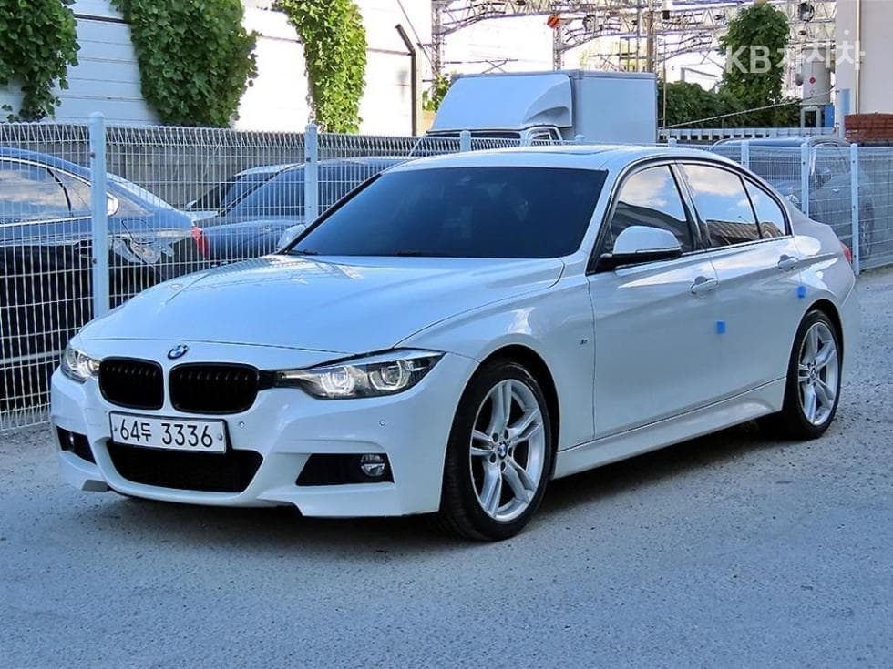 BMW Нов3 Серия 330i F30 쉐도우 에디션 - Image 1