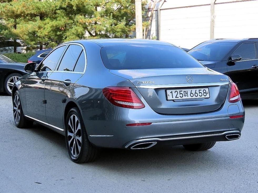 Mercedes-Benz E-Class (W213)E300e 4MATIC Exclusive - 3