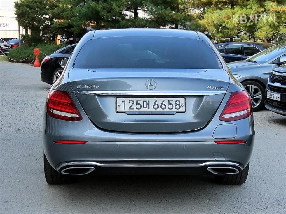Mercedes-Benz E-Class (W213)E300e 4MATIC Exclusive - 4