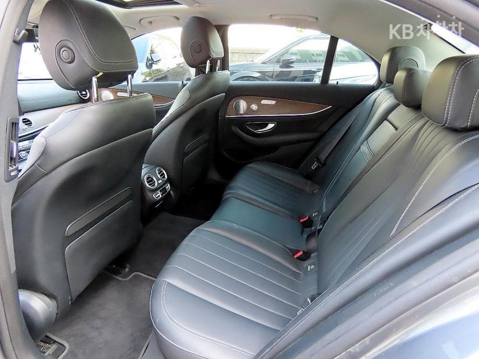 Mercedes-Benz E-Class (W213)E300e 4MATIC Exclusive - 6