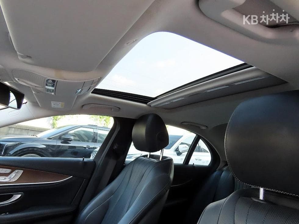 Mercedes-Benz E-Class (W213)E300e 4MATIC Exclusive - 16