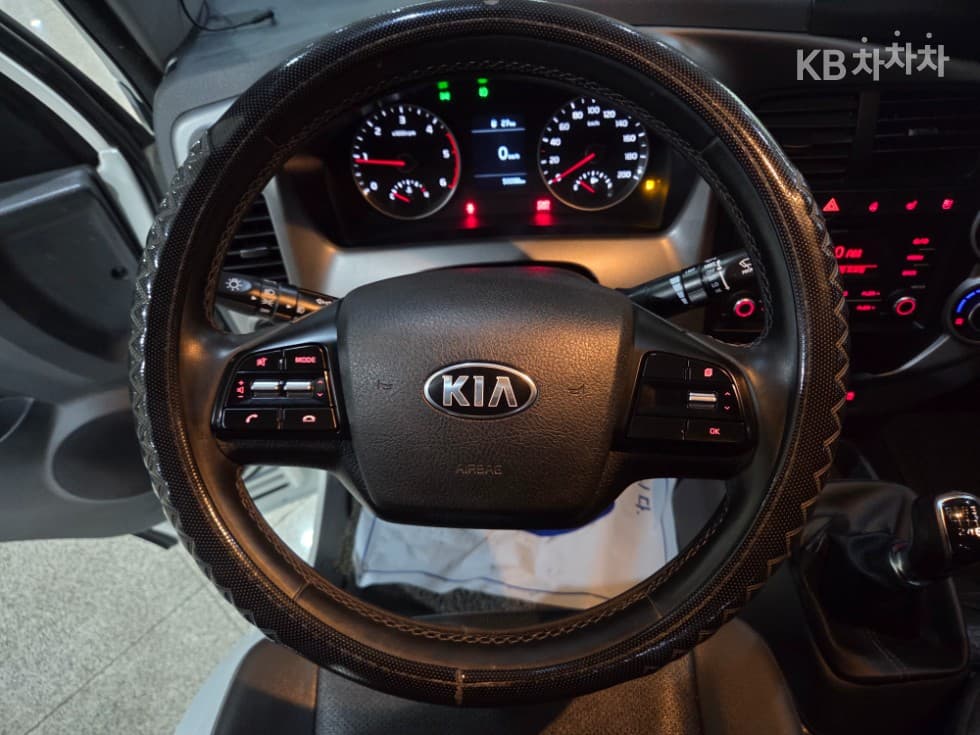 Киа The New (фейслифт) Бонго 3 (лек)파워게이트 1 тон 수직형(2단) Королевска кабина Удължено междуосие L - 8