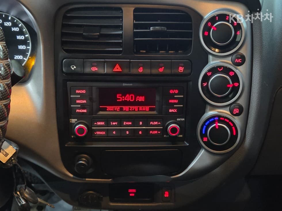 Киа The New (фейслифт) Бонго 3 (лек)파워게이트 1 тон 수직형(2단) Королевска кабина Удължено междуосие L - 12