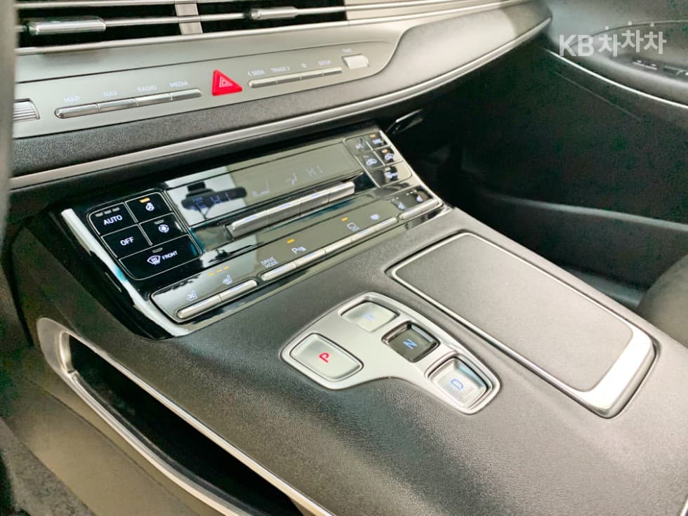 Хюндай The New (фейслифт) Grandeur (Azera)2.5 Exclusive - 9